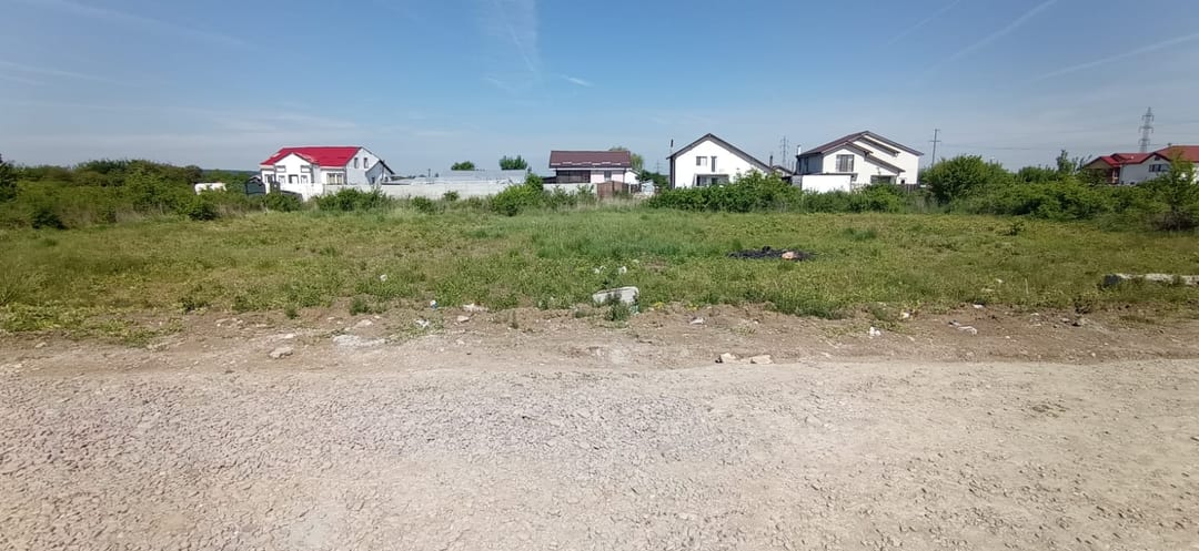 Ansamblu trei locuințe — fotografie teren inițial, înainte de intervenție